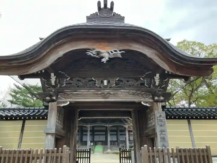 光徳寺の{uncategorized: "未分類", other: "その他", undefined: "問題あり", building: "その他建物", grave: "お墓", sacred_gate: "鳥居", guardian: "狛犬", statue: "像", buddha: "仏像", history: "歴史", nature: "自然", garden: "庭園", animal: "動物", pagoda: "塔", temizu: "手水舎", mountain_gate: "山門・神門", sanctuary: "本殿・本堂", subordinate: "末社・摂社", art: "芸術", scenery: "景色", jizo: "地蔵", ema: "絵馬", goshuin: "御朱印", omikuji: "おみくじ", items: "授与品その他", amulet: "お守り", goshuincho: "御朱印帳", eats: "食事", festival: "お祭り", votive_dance: "神楽", shichigosan: "七五三参", wedding: "結婚式", experience: "体験その他", initially: "初詣", around: "周辺", anti_infection: "感染症対策"}