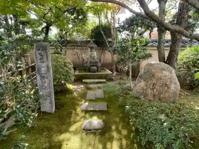 菩提樹院の{uncategorized: "未分類", other: "その他", undefined: "問題あり", building: "その他建物", grave: "お墓", sacred_gate: "鳥居", guardian: "狛犬", statue: "像", buddha: "仏像", history: "歴史", nature: "自然", garden: "庭園", animal: "動物", pagoda: "塔", temizu: "手水舎", mountain_gate: "山門・神門", sanctuary: "本殿・本堂", subordinate: "末社・摂社", art: "芸術", scenery: "景色", jizo: "地蔵", ema: "絵馬", goshuin: "御朱印", omikuji: "おみくじ", items: "授与品その他", amulet: "お守り", goshuincho: "御朱印帳", eats: "食事", festival: "お祭り", votive_dance: "神楽", shichigosan: "七五三参", wedding: "結婚式", experience: "体験その他", initially: "初詣", around: "周辺", anti_infection: "感染症対策"}