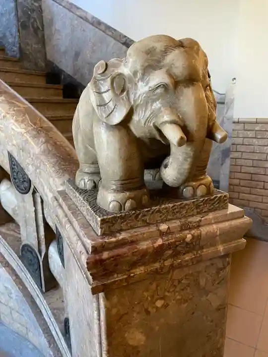 築地本願寺(本願寺築地別院)の像