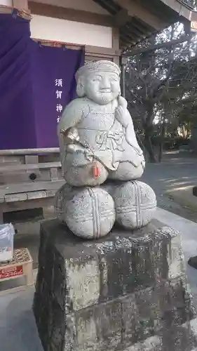 須賀神社の像