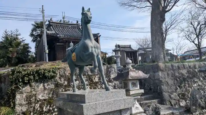 勝居神社の{uncategorized: "未分類", other: "その他", undefined: "問題あり", building: "その他建物", grave: "お墓", sacred_gate: "鳥居", guardian: "狛犬", statue: "像", buddha: "仏像", history: "歴史", nature: "自然", garden: "庭園", animal: "動物", pagoda: "塔", temizu: "手水舎", mountain_gate: "山門・神門", sanctuary: "本殿・本堂", subordinate: "末社・摂社", art: "芸術", scenery: "景色", jizo: "地蔵", ema: "絵馬", goshuin: "御朱印", omikuji: "おみくじ", items: "授与品その他", amulet: "お守り", goshuincho: "御朱印帳", eats: "食事", festival: "お祭り", votive_dance: "神楽", shichigosan: "七五三参", wedding: "結婚式", experience: "体験その他", initially: "初詣", around: "周辺", anti_infection: "感染症対策"}