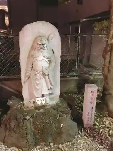 子神社の像