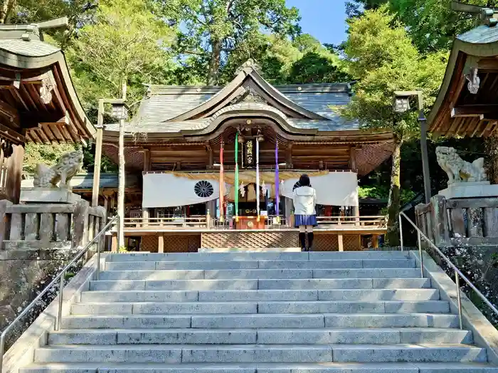 西寒多神社の本殿