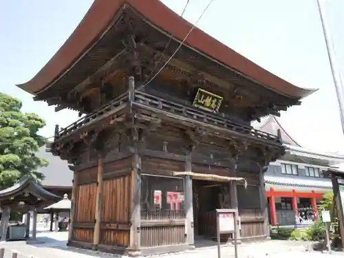 高幡不動尊　金剛寺の山門