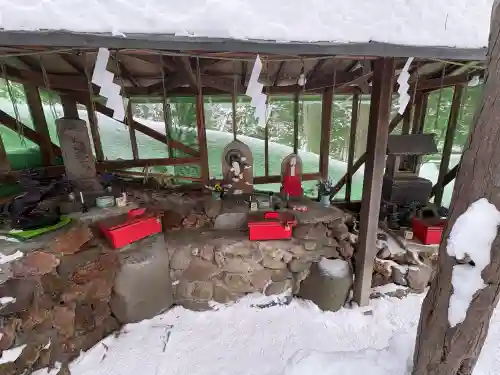 白石神社の{uncategorized: "未分類", other: "その他", undefined: "問題あり", building: "その他建物", grave: "お墓", sacred_gate: "鳥居", guardian: "狛犬", statue: "像", buddha: "仏像", history: "歴史", nature: "自然", garden: "庭園", animal: "動物", pagoda: "塔", temizu: "手水舎", mountain_gate: "山門・神門", sanctuary: "本殿・本堂", subordinate: "末社・摂社", art: "芸術", scenery: "景色", jizo: "地蔵", ema: "絵馬", goshuin: "御朱印", omikuji: "おみくじ", items: "授与品その他", amulet: "お守り", goshuincho: "御朱印帳", eats: "食事", festival: "お祭り", votive_dance: "神楽", shichigosan: "七五三参", wedding: "結婚式", experience: "体験その他", initially: "初詣", around: "周辺", anti_infection: "感染症対策"}