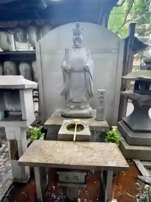 若一神社の像