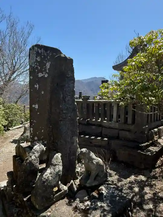 三峯神社奥宮の{uncategorized: "未分類", other: "その他", undefined: "問題あり", building: "その他建物", grave: "お墓", sacred_gate: "鳥居", guardian: "狛犬", statue: "像", buddha: "仏像", history: "歴史", nature: "自然", garden: "庭園", animal: "動物", pagoda: "塔", temizu: "手水舎", mountain_gate: "山門・神門", sanctuary: "本殿・本堂", subordinate: "末社・摂社", art: "芸術", scenery: "景色", jizo: "地蔵", ema: "絵馬", goshuin: "御朱印", omikuji: "おみくじ", items: "授与品その他", amulet: "お守り", goshuincho: "御朱印帳", eats: "食事", festival: "お祭り", votive_dance: "神楽", shichigosan: "七五三参", wedding: "結婚式", experience: "体験その他", initially: "初詣", around: "周辺", anti_infection: "感染症対策"}