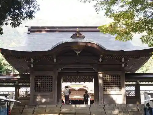 彌彦神社の山門・神門