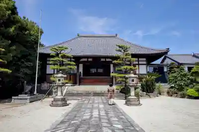 隣松寺の本殿・本堂