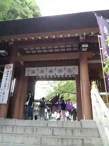 東京大神宮の山門・神門