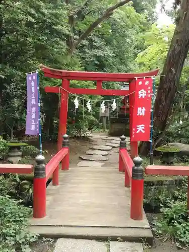 間々田八幡宮の末社