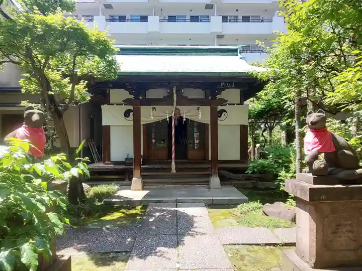 於岩稲荷田宮神社の本殿・本堂