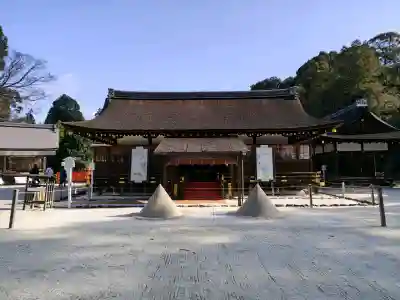 賀茂別雷神社（上賀茂神社）の{uncategorized: "未分類", other: "その他", undefined: "問題あり", building: "その他建物", grave: "お墓", sacred_gate: "鳥居", guardian: "狛犬", statue: "像", buddha: "仏像", history: "歴史", nature: "自然", garden: "庭園", animal: "動物", pagoda: "塔", temizu: "手水舎", mountain_gate: "山門・神門", sanctuary: "本殿・本堂", subordinate: "末社・摂社", art: "芸術", scenery: "景色", jizo: "地蔵", ema: "絵馬", goshuin: "御朱印", omikuji: "おみくじ", items: "授与品その他", amulet: "お守り", goshuincho: "御朱印帳", eats: "食事", festival: "お祭り", votive_dance: "神楽", shichigosan: "七五三参", wedding: "結婚式", experience: "体験その他", initially: "初詣", around: "周辺", anti_infection: "感染症対策"}