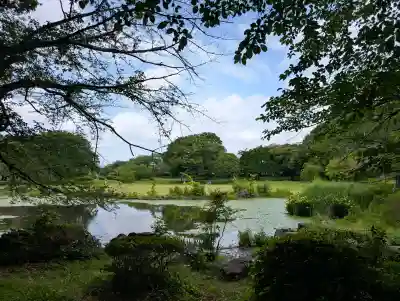 氷川女體神社の{uncategorized: "未分類", other: "その他", undefined: "問題あり", building: "その他建物", grave: "お墓", sacred_gate: "鳥居", guardian: "狛犬", statue: "像", buddha: "仏像", history: "歴史", nature: "自然", garden: "庭園", animal: "動物", pagoda: "塔", temizu: "手水舎", mountain_gate: "山門・神門", sanctuary: "本殿・本堂", subordinate: "末社・摂社", art: "芸術", scenery: "景色", jizo: "地蔵", ema: "絵馬", goshuin: "御朱印", omikuji: "おみくじ", items: "授与品その他", amulet: "お守り", goshuincho: "御朱印帳", eats: "食事", festival: "お祭り", votive_dance: "神楽", shichigosan: "七五三参", wedding: "結婚式", experience: "体験その他", initially: "初詣", around: "周辺", anti_infection: "感染症対策"}