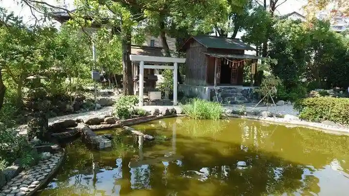 神館神社の庭園