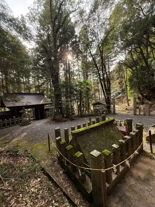 八幡神社松平東照宮の{uncategorized: "未分類", other: "その他", undefined: "問題あり", building: "その他建物", grave: "お墓", sacred_gate: "鳥居", guardian: "狛犬", statue: "像", buddha: "仏像", history: "歴史", nature: "自然", garden: "庭園", animal: "動物", pagoda: "塔", temizu: "手水舎", mountain_gate: "山門・神門", sanctuary: "本殿・本堂", subordinate: "末社・摂社", art: "芸術", scenery: "景色", jizo: "地蔵", ema: "絵馬", goshuin: "御朱印", omikuji: "おみくじ", items: "授与品その他", amulet: "お守り", goshuincho: "御朱印帳", eats: "食事", festival: "お祭り", votive_dance: "神楽", shichigosan: "七五三参", wedding: "結婚式", experience: "体験その他", initially: "初詣", around: "周辺", anti_infection: "感染症対策"}