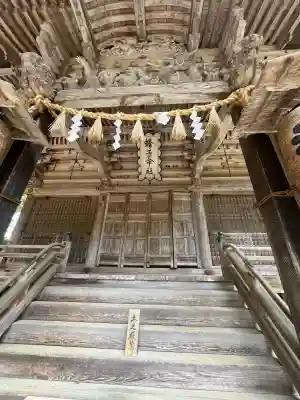 蜂子神社の{uncategorized: "未分類", other: "その他", undefined: "問題あり", building: "その他建物", grave: "お墓", sacred_gate: "鳥居", guardian: "狛犬", statue: "像", buddha: "仏像", history: "歴史", nature: "自然", garden: "庭園", animal: "動物", pagoda: "塔", temizu: "手水舎", mountain_gate: "山門・神門", sanctuary: "本殿・本堂", subordinate: "末社・摂社", art: "芸術", scenery: "景色", jizo: "地蔵", ema: "絵馬", goshuin: "御朱印", omikuji: "おみくじ", items: "授与品その他", amulet: "お守り", goshuincho: "御朱印帳", eats: "食事", festival: "お祭り", votive_dance: "神楽", shichigosan: "七五三参", wedding: "結婚式", experience: "体験その他", initially: "初詣", around: "周辺", anti_infection: "感染症対策"}