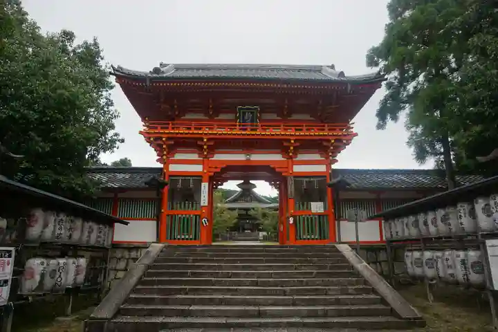 新日吉神宮の山門・神門