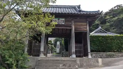 福満寺の山門