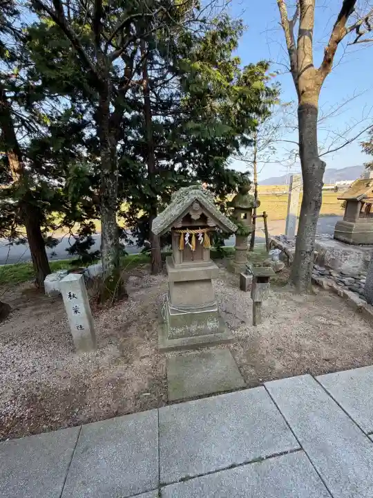 万九千社の{uncategorized: "未分類", other: "その他", undefined: "問題あり", building: "その他建物", grave: "お墓", sacred_gate: "鳥居", guardian: "狛犬", statue: "像", buddha: "仏像", history: "歴史", nature: "自然", garden: "庭園", animal: "動物", pagoda: "塔", temizu: "手水舎", mountain_gate: "山門・神門", sanctuary: "本殿・本堂", subordinate: "末社・摂社", art: "芸術", scenery: "景色", jizo: "地蔵", ema: "絵馬", goshuin: "御朱印", omikuji: "おみくじ", items: "授与品その他", amulet: "お守り", goshuincho: "御朱印帳", eats: "食事", festival: "お祭り", votive_dance: "神楽", shichigosan: "七五三参", wedding: "結婚式", experience: "体験その他", initially: "初詣", around: "周辺", anti_infection: "感染症対策"}