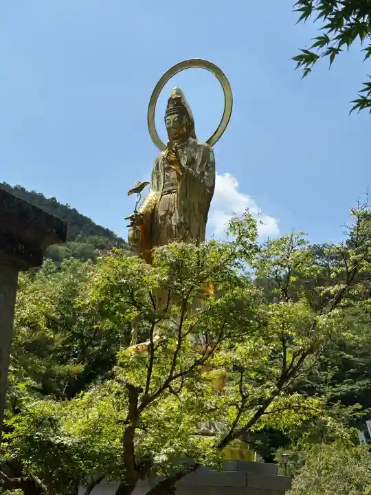 法華寺の{uncategorized: "未分類", other: "その他", undefined: "問題あり", building: "その他建物", grave: "お墓", sacred_gate: "鳥居", guardian: "狛犬", statue: "像", buddha: "仏像", history: "歴史", nature: "自然", garden: "庭園", animal: "動物", pagoda: "塔", temizu: "手水舎", mountain_gate: "山門・神門", sanctuary: "本殿・本堂", subordinate: "末社・摂社", art: "芸術", scenery: "景色", jizo: "地蔵", ema: "絵馬", goshuin: "御朱印", omikuji: "おみくじ", items: "授与品その他", amulet: "お守り", goshuincho: "御朱印帳", eats: "食事", festival: "お祭り", votive_dance: "神楽", shichigosan: "七五三参", wedding: "結婚式", experience: "体験その他", initially: "初詣", around: "周辺", anti_infection: "感染症対策"}
