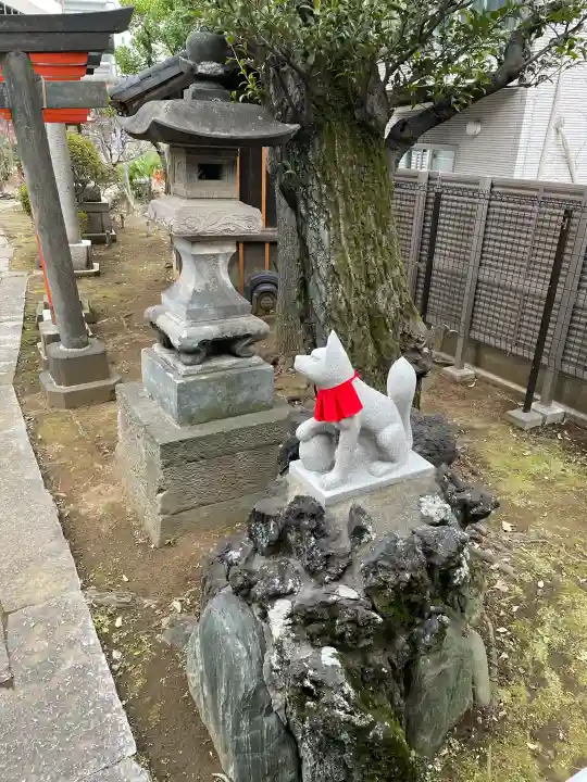 靍護稲荷神社の{uncategorized: "未分類", other: "その他", undefined: "問題あり", building: "その他建物", grave: "お墓", sacred_gate: "鳥居", guardian: "狛犬", statue: "像", buddha: "仏像", history: "歴史", nature: "自然", garden: "庭園", animal: "動物", pagoda: "塔", temizu: "手水舎", mountain_gate: "山門・神門", sanctuary: "本殿・本堂", subordinate: "末社・摂社", art: "芸術", scenery: "景色", jizo: "地蔵", ema: "絵馬", goshuin: "御朱印", omikuji: "おみくじ", items: "授与品その他", amulet: "お守り", goshuincho: "御朱印帳", eats: "食事", festival: "お祭り", votive_dance: "神楽", shichigosan: "七五三参", wedding: "結婚式", experience: "体験その他", initially: "初詣", around: "周辺", anti_infection: "感染症対策"}