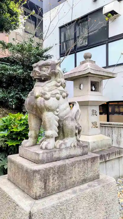 白金氷川神社の狛犬