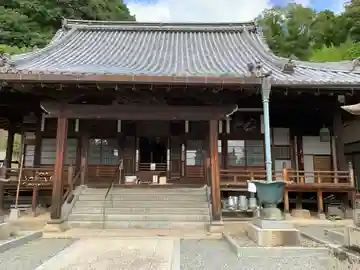 西方寺の本殿・本堂