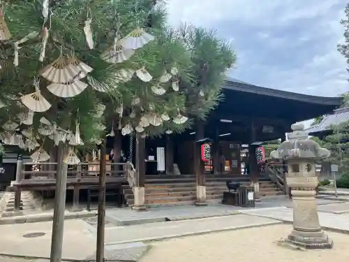 智恩寺の{uncategorized: "未分類", other: "その他", undefined: "問題あり", building: "その他建物", grave: "お墓", sacred_gate: "鳥居", guardian: "狛犬", statue: "像", buddha: "仏像", history: "歴史", nature: "自然", garden: "庭園", animal: "動物", pagoda: "塔", temizu: "手水舎", mountain_gate: "山門・神門", sanctuary: "本殿・本堂", subordinate: "末社・摂社", art: "芸術", scenery: "景色", jizo: "地蔵", ema: "絵馬", goshuin: "御朱印", omikuji: "おみくじ", items: "授与品その他", amulet: "お守り", goshuincho: "御朱印帳", eats: "食事", festival: "お祭り", votive_dance: "神楽", shichigosan: "七五三参", wedding: "結婚式", experience: "体験その他", initially: "初詣", around: "周辺", anti_infection: "感染症対策"}