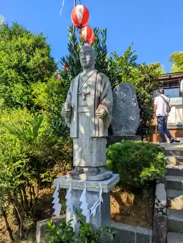 横浜御嶽神社の像