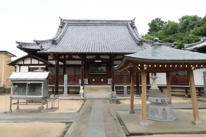 国分寺の本殿・本堂