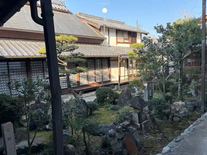 飛鳥寺の{uncategorized: "未分類", other: "その他", undefined: "問題あり", building: "その他建物", grave: "お墓", sacred_gate: "鳥居", guardian: "狛犬", statue: "像", buddha: "仏像", history: "歴史", nature: "自然", garden: "庭園", animal: "動物", pagoda: "塔", temizu: "手水舎", mountain_gate: "山門・神門", sanctuary: "本殿・本堂", subordinate: "末社・摂社", art: "芸術", scenery: "景色", jizo: "地蔵", ema: "絵馬", goshuin: "御朱印", omikuji: "おみくじ", items: "授与品その他", amulet: "お守り", goshuincho: "御朱印帳", eats: "食事", festival: "お祭り", votive_dance: "神楽", shichigosan: "七五三参", wedding: "結婚式", experience: "体験その他", initially: "初詣", around: "周辺", anti_infection: "感染症対策"}