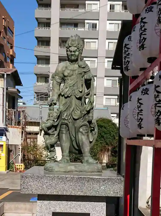 大光不動堂の像