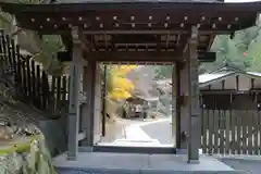 定光院の山門