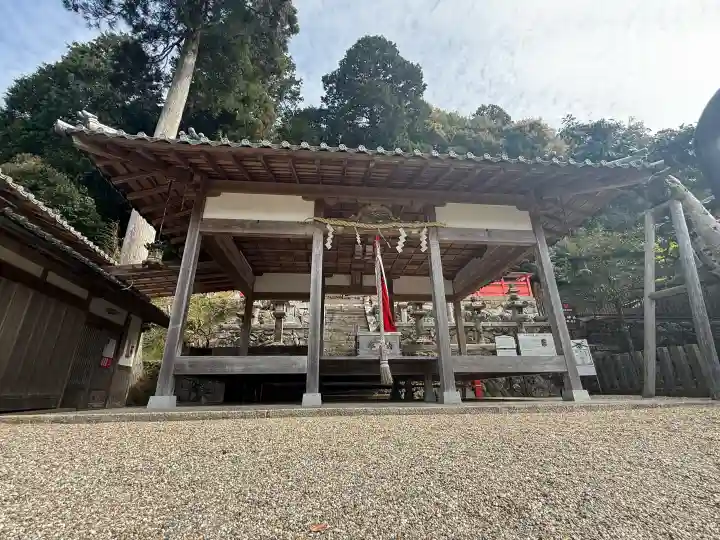 天神社の{uncategorized: "未分類", other: "その他", undefined: "問題あり", building: "その他建物", grave: "お墓", sacred_gate: "鳥居", guardian: "狛犬", statue: "像", buddha: "仏像", history: "歴史", nature: "自然", garden: "庭園", animal: "動物", pagoda: "塔", temizu: "手水舎", mountain_gate: "山門・神門", sanctuary: "本殿・本堂", subordinate: "末社・摂社", art: "芸術", scenery: "景色", jizo: "地蔵", ema: "絵馬", goshuin: "御朱印", omikuji: "おみくじ", items: "授与品その他", amulet: "お守り", goshuincho: "御朱印帳", eats: "食事", festival: "お祭り", votive_dance: "神楽", shichigosan: "七五三参", wedding: "結婚式", experience: "体験その他", initially: "初詣", around: "周辺", anti_infection: "感染症対策"}