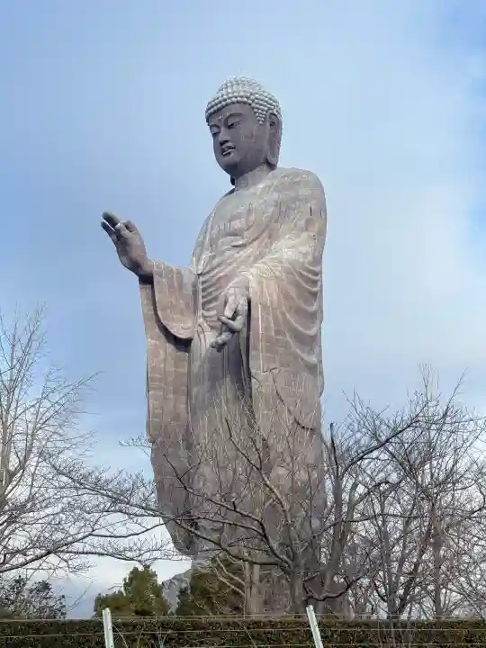 東本願寺本廟 牛久浄苑(牛久大仏)の{uncategorized: "未分類", other: "その他", undefined: "問題あり", building: "その他建物", grave: "お墓", sacred_gate: "鳥居", guardian: "狛犬", statue: "像", buddha: "仏像", history: "歴史", nature: "自然", garden: "庭園", animal: "動物", pagoda: "塔", temizu: "手水舎", mountain_gate: "山門・神門", sanctuary: "本殿・本堂", subordinate: "末社・摂社", art: "芸術", scenery: "景色", jizo: "地蔵", ema: "絵馬", goshuin: "御朱印", omikuji: "おみくじ", items: "授与品その他", amulet: "お守り", goshuincho: "御朱印帳", eats: "食事", festival: "お祭り", votive_dance: "神楽", shichigosan: "七五三参", wedding: "結婚式", experience: "体験その他", initially: "初詣", around: "周辺", anti_infection: "感染症対策"}