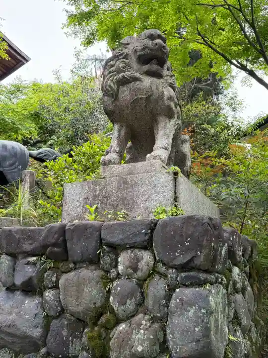粟田神社の{uncategorized: "未分類", other: "その他", undefined: "問題あり", building: "その他建物", grave: "お墓", sacred_gate: "鳥居", guardian: "狛犬", statue: "像", buddha: "仏像", history: "歴史", nature: "自然", garden: "庭園", animal: "動物", pagoda: "塔", temizu: "手水舎", mountain_gate: "山門・神門", sanctuary: "本殿・本堂", subordinate: "末社・摂社", art: "芸術", scenery: "景色", jizo: "地蔵", ema: "絵馬", goshuin: "御朱印", omikuji: "おみくじ", items: "授与品その他", amulet: "お守り", goshuincho: "御朱印帳", eats: "食事", festival: "お祭り", votive_dance: "神楽", shichigosan: "七五三参", wedding: "結婚式", experience: "体験その他", initially: "初詣", around: "周辺", anti_infection: "感染症対策"}