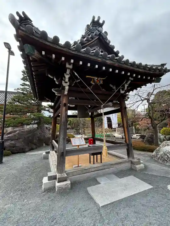 総持寺の{uncategorized: "未分類", other: "その他", undefined: "問題あり", building: "その他建物", grave: "お墓", sacred_gate: "鳥居", guardian: "狛犬", statue: "像", buddha: "仏像", history: "歴史", nature: "自然", garden: "庭園", animal: "動物", pagoda: "塔", temizu: "手水舎", mountain_gate: "山門・神門", sanctuary: "本殿・本堂", subordinate: "末社・摂社", art: "芸術", scenery: "景色", jizo: "地蔵", ema: "絵馬", goshuin: "御朱印", omikuji: "おみくじ", items: "授与品その他", amulet: "お守り", goshuincho: "御朱印帳", eats: "食事", festival: "お祭り", votive_dance: "神楽", shichigosan: "七五三参", wedding: "結婚式", experience: "体験その他", initially: "初詣", around: "周辺", anti_infection: "感染症対策"}