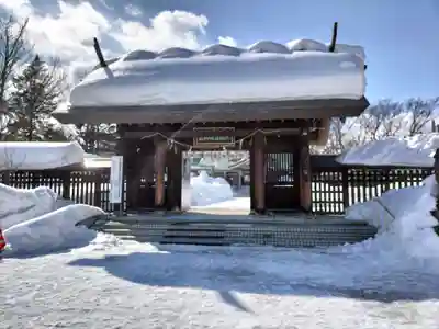札幌護國神社の山門・神門