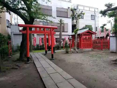 丁張稲荷神社の鳥居