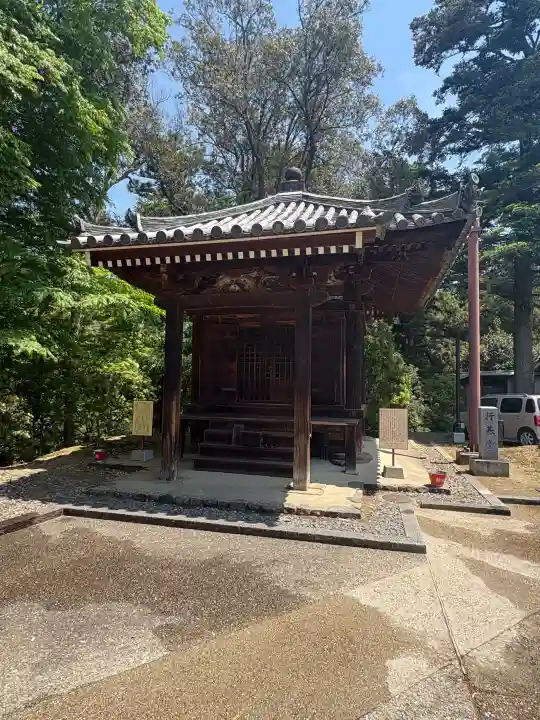 東大寺 行基堂の{uncategorized: "未分類", other: "その他", undefined: "問題あり", building: "その他建物", grave: "お墓", sacred_gate: "鳥居", guardian: "狛犬", statue: "像", buddha: "仏像", history: "歴史", nature: "自然", garden: "庭園", animal: "動物", pagoda: "塔", temizu: "手水舎", mountain_gate: "山門・神門", sanctuary: "本殿・本堂", subordinate: "末社・摂社", art: "芸術", scenery: "景色", jizo: "地蔵", ema: "絵馬", goshuin: "御朱印", omikuji: "おみくじ", items: "授与品その他", amulet: "お守り", goshuincho: "御朱印帳", eats: "食事", festival: "お祭り", votive_dance: "神楽", shichigosan: "七五三参", wedding: "結婚式", experience: "体験その他", initially: "初詣", around: "周辺", anti_infection: "感染症対策"}
