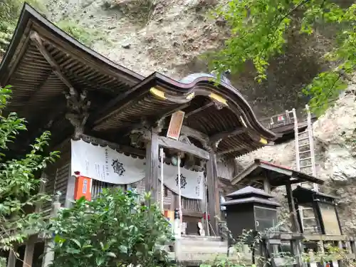 岩屋寺の本殿