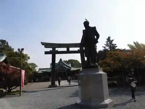 豊國神社の像