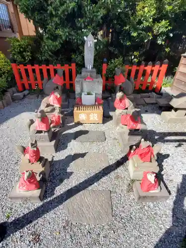 於菊稲荷神社の狛犬