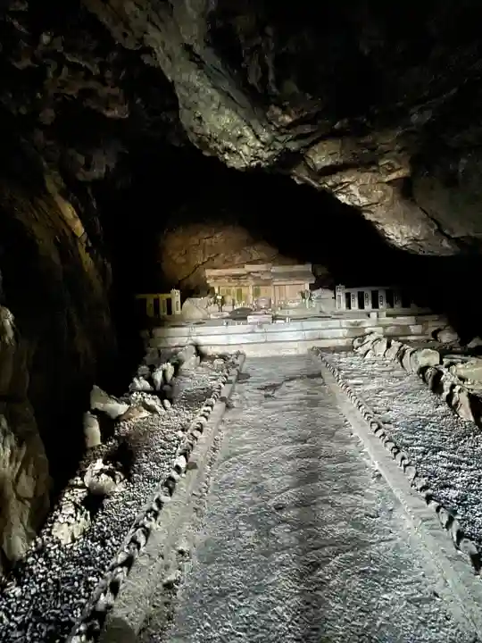 御厨人窟・神明窟(高知県)