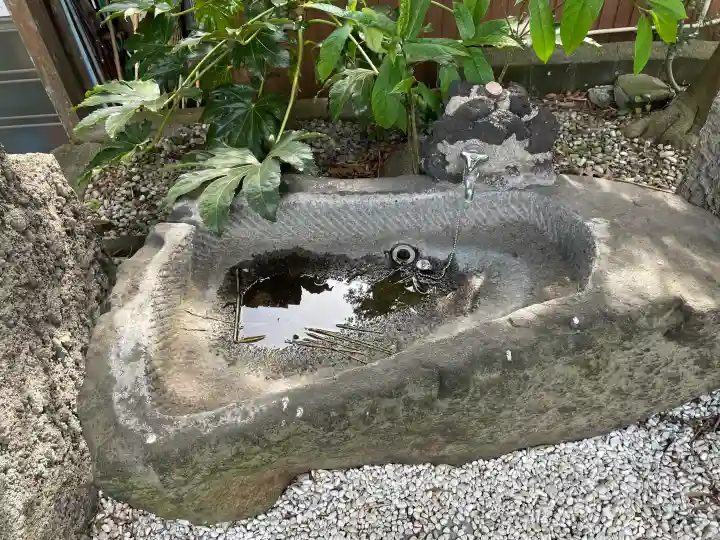 子之神社の{uncategorized: "未分類", other: "その他", undefined: "問題あり", building: "その他建物", grave: "お墓", sacred_gate: "鳥居", guardian: "狛犬", statue: "像", buddha: "仏像", history: "歴史", nature: "自然", garden: "庭園", animal: "動物", pagoda: "塔", temizu: "手水舎", mountain_gate: "山門・神門", sanctuary: "本殿・本堂", subordinate: "末社・摂社", art: "芸術", scenery: "景色", jizo: "地蔵", ema: "絵馬", goshuin: "御朱印", omikuji: "おみくじ", items: "授与品その他", amulet: "お守り", goshuincho: "御朱印帳", eats: "食事", festival: "お祭り", votive_dance: "神楽", shichigosan: "七五三参", wedding: "結婚式", experience: "体験その他", initially: "初詣", around: "周辺", anti_infection: "感染症対策"}