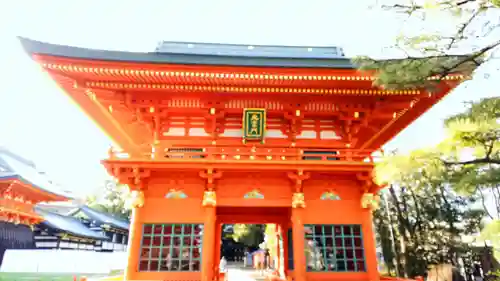 穴八幡宮の山門・神門