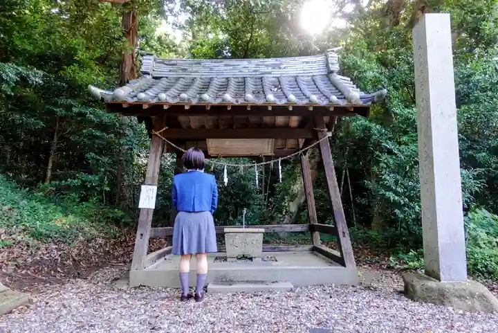 百々神社の手水舎