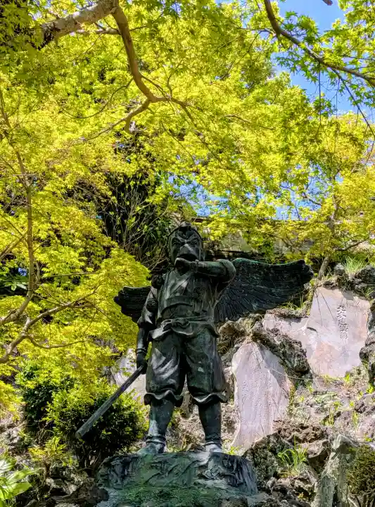 建長寺 半僧坊の{uncategorized: "未分類", other: "その他", undefined: "問題あり", building: "その他建物", grave: "お墓", sacred_gate: "鳥居", guardian: "狛犬", statue: "像", buddha: "仏像", history: "歴史", nature: "自然", garden: "庭園", animal: "動物", pagoda: "塔", temizu: "手水舎", mountain_gate: "山門・神門", sanctuary: "本殿・本堂", subordinate: "末社・摂社", art: "芸術", scenery: "景色", jizo: "地蔵", ema: "絵馬", goshuin: "御朱印", omikuji: "おみくじ", items: "授与品その他", amulet: "お守り", goshuincho: "御朱印帳", eats: "食事", festival: "お祭り", votive_dance: "神楽", shichigosan: "七五三参", wedding: "結婚式", experience: "体験その他", initially: "初詣", around: "周辺", anti_infection: "感染症対策"}