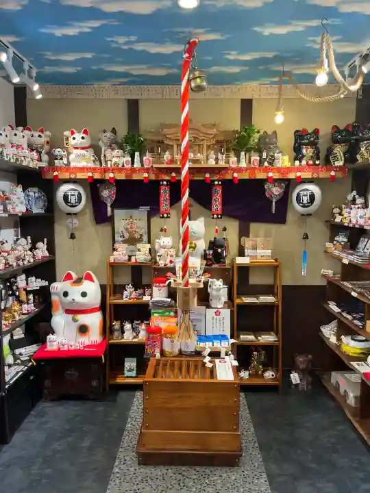 長崎尾曲がり猫神社(長崎県)